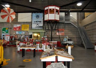bushplanemuseum_exhibit.jp