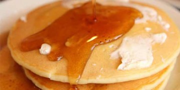 pancakes with maple syrup