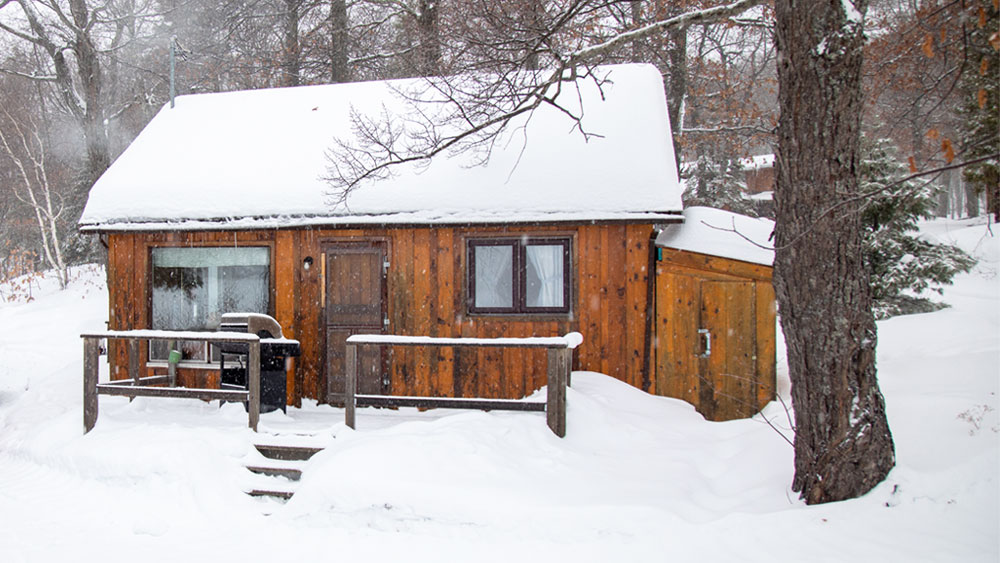 mlorz-cottage-winter