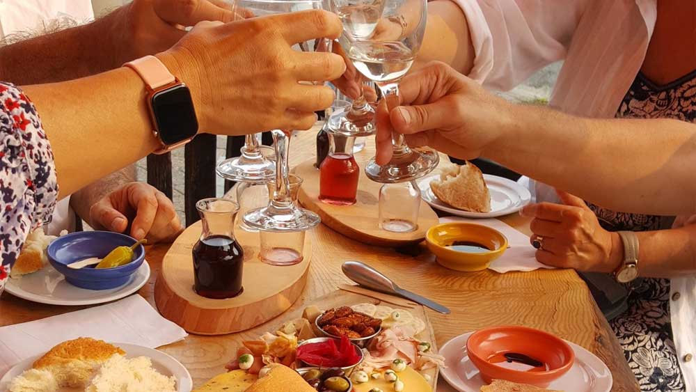 couples dining