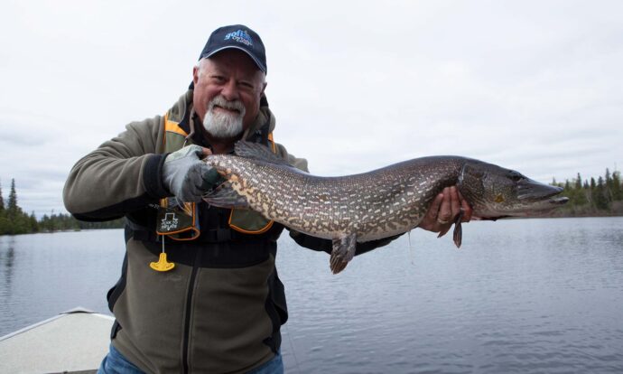 fly-in-fishing-lodge-fly-main