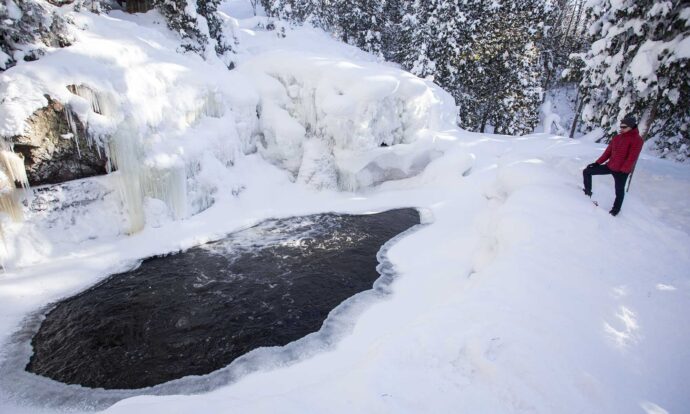 mlortz-snowshoeing-waterfall