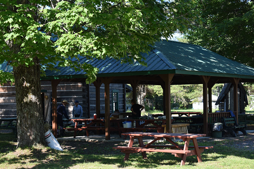 farmers' market pavilion iron bridge