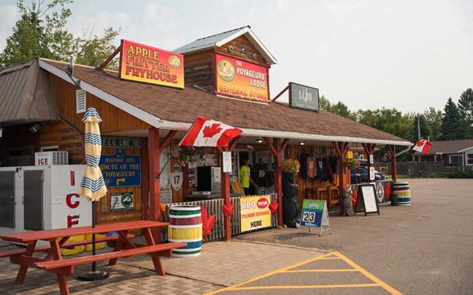 voyageurs-lodge