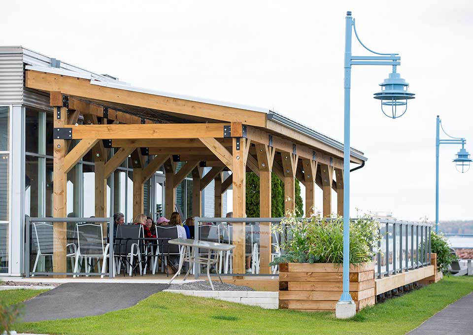 richards-landing-dining